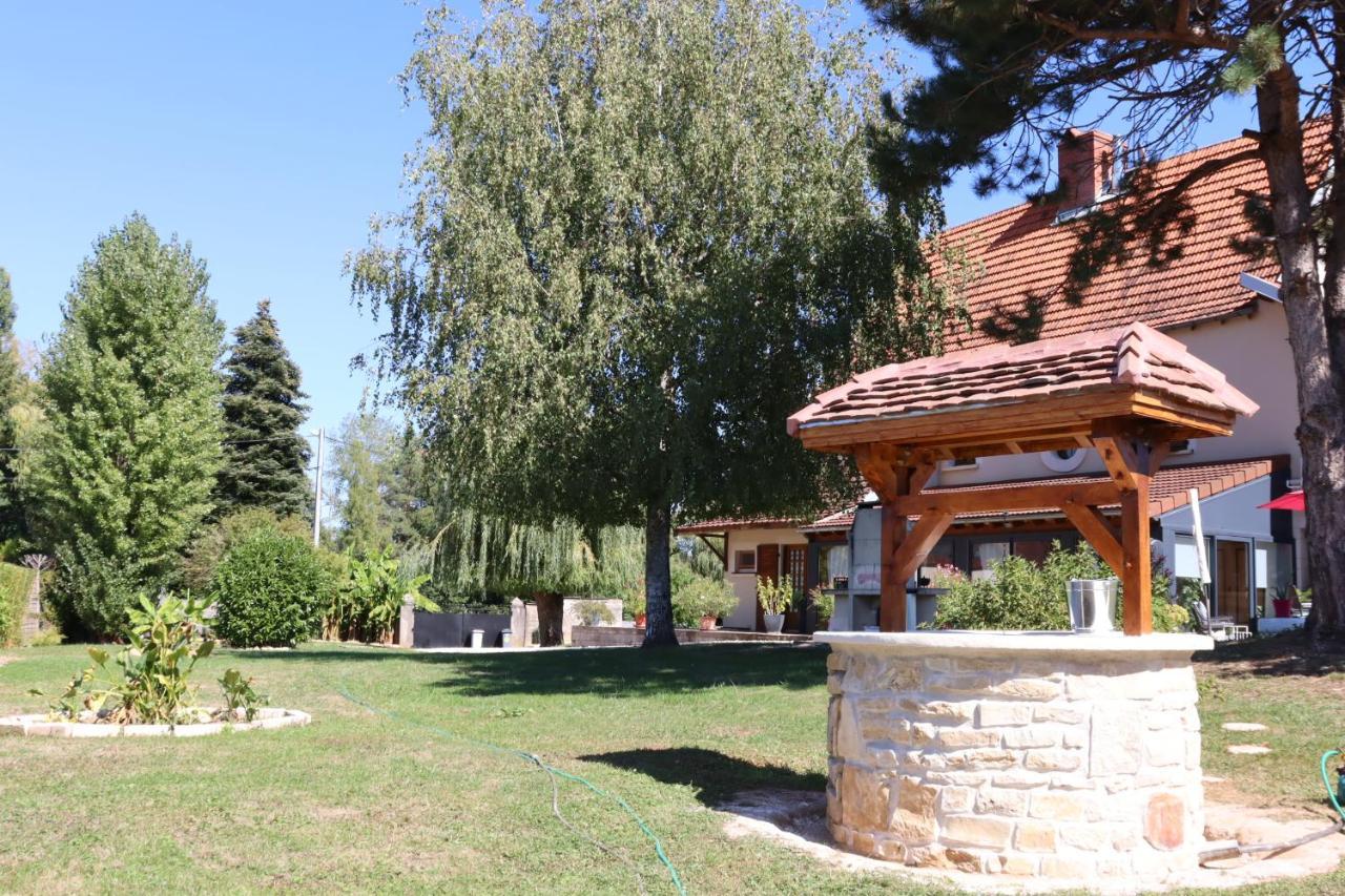 Chez Martine Et Laurent Le Tremblois Exterior photo